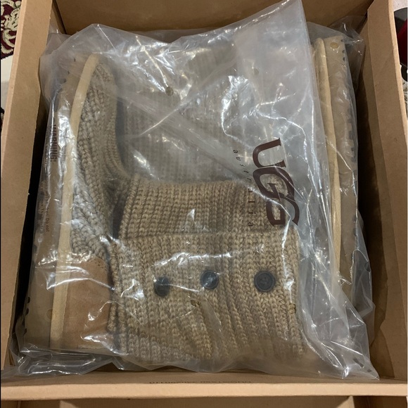 Ugg Classic Tan Cardy Boots - Picture 3 of 8